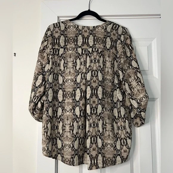 🐍 High/Low Blouse 🐍 - Picture 3 of 6